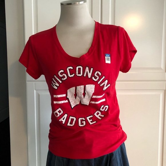 Wisconsin Badgers red v neck tee size L - Picture 1 of 5